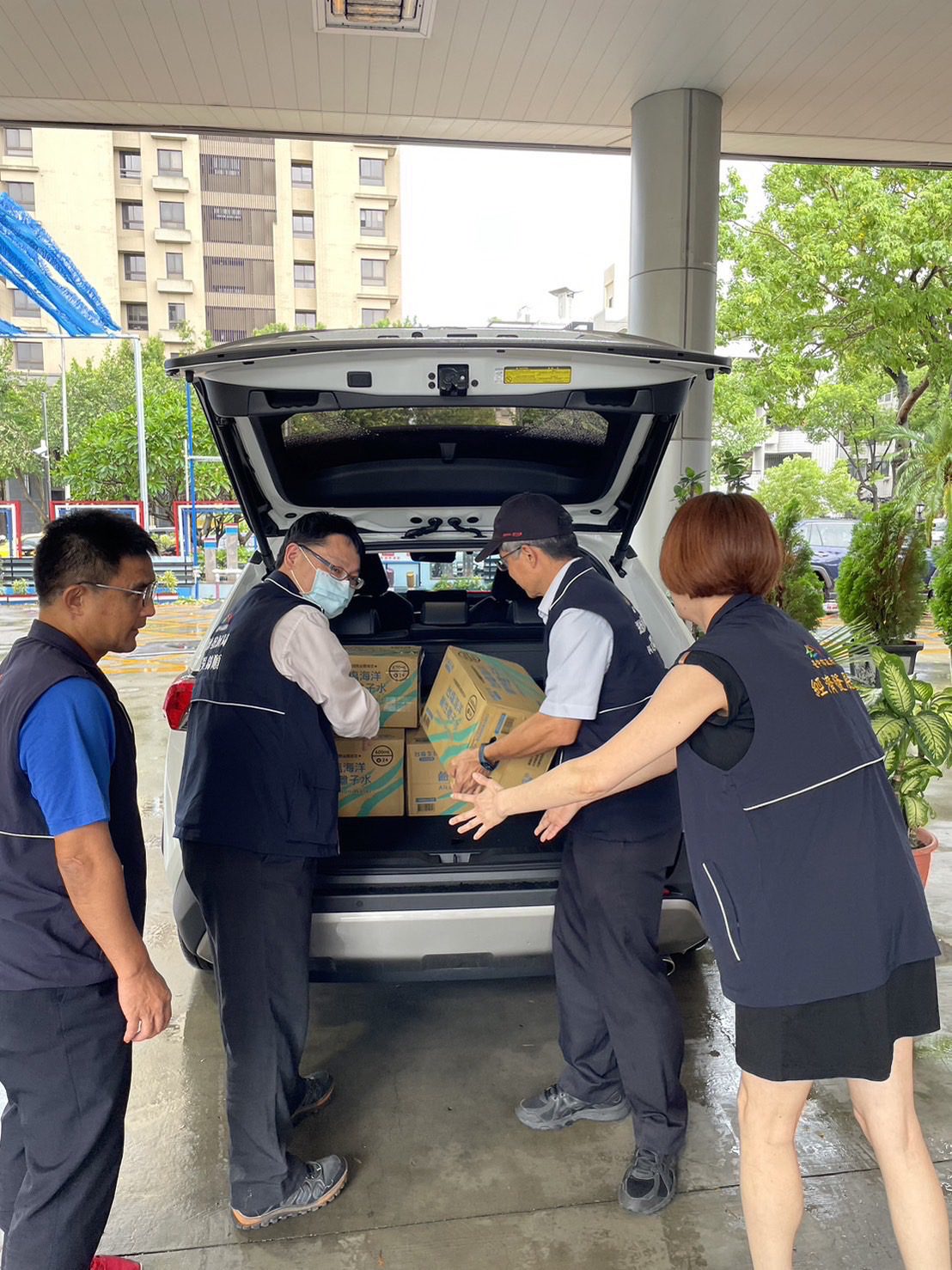中市經發局籌措飲用水物資 　2千箱礦泉水預計今晚送抵和平
