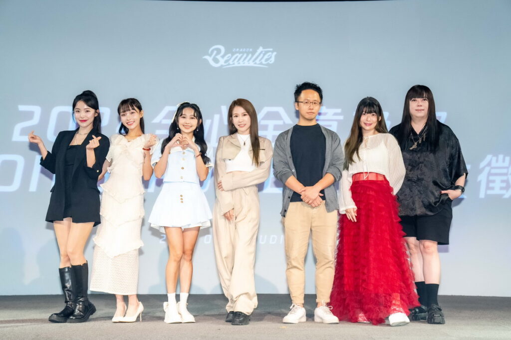 :由左至右-李多慧+林襄+小蛙+琪琪+味全龍總監Joe+莉奈+潘怡良