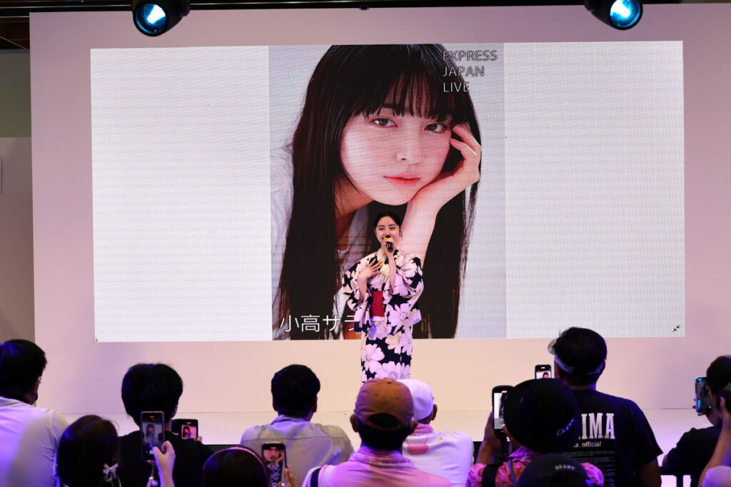 身穿和服的小高sara帶來精彩的演出