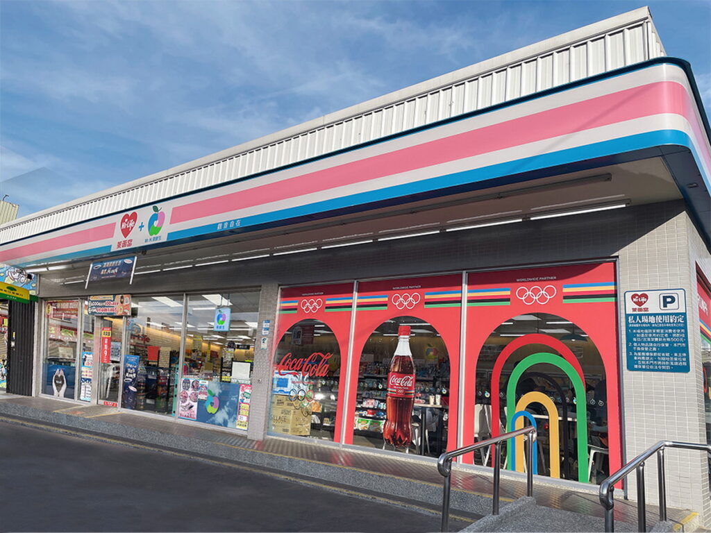 為賽事選手加油,萊爾富超商獨家於北市信彩店、大同南京西店、觀音自在店、中縣中宜店、六合夜市店推出「太古可口可樂」特色主題店