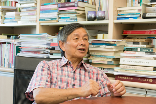 中央大學客家學院榮譽教授羅肇錦。圖/取自中央大學新聞網