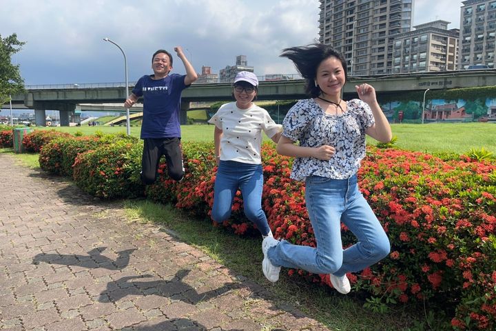 熱情仙丹見證好友默契,一起跳高高。 圖:新北市政府水利局/提供