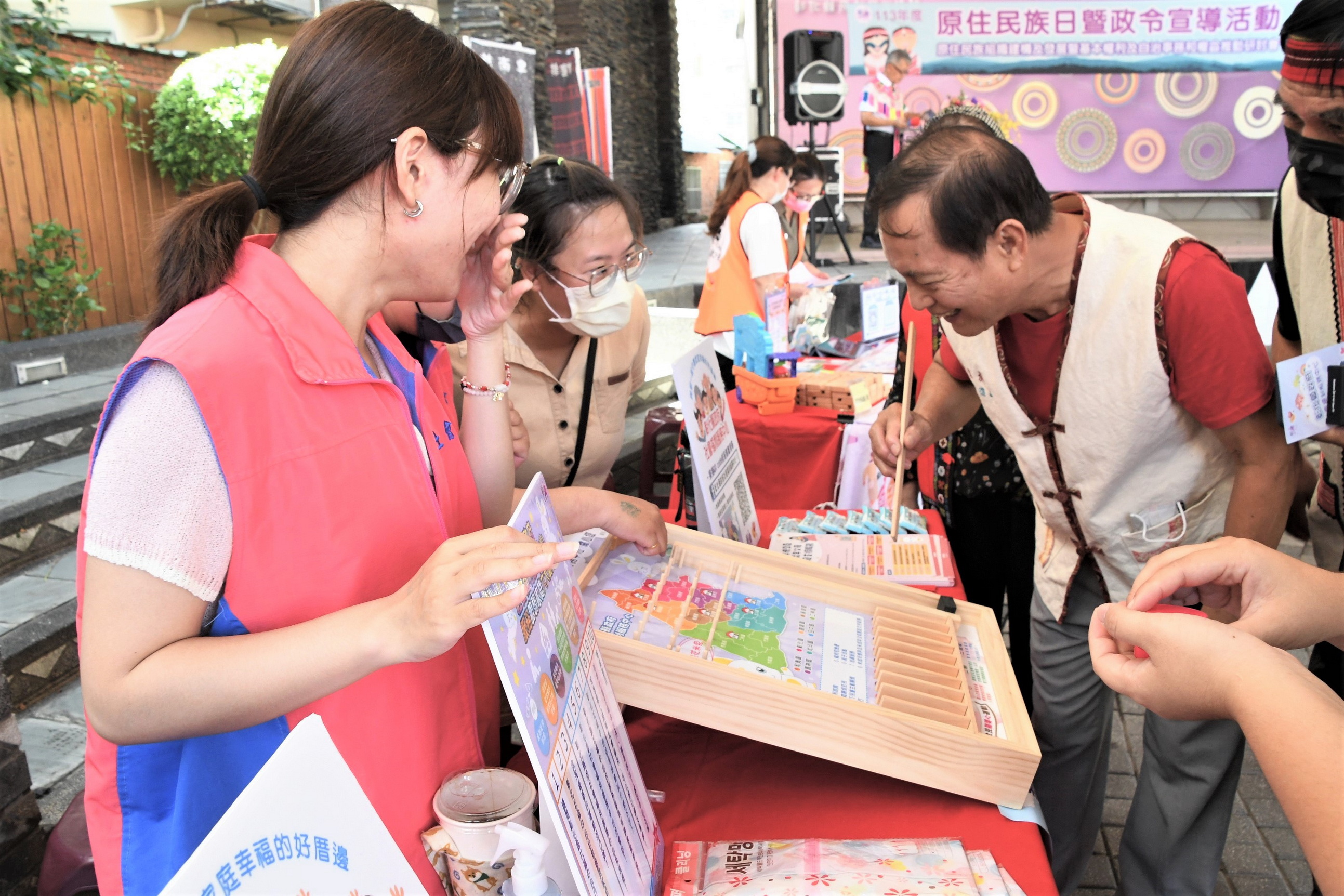 ▲彰化縣政府舉辦「113年彰化縣原住民族日暨政令宣導活動」，慶祝台灣原住民族正名30週年，強調對平權和主權的重要性。（記者張溎壕攝）