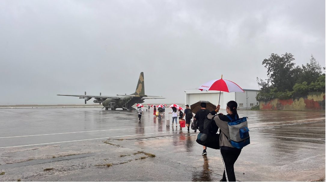 颱風後離島海運中斷 軍機支援疏運超過300架次