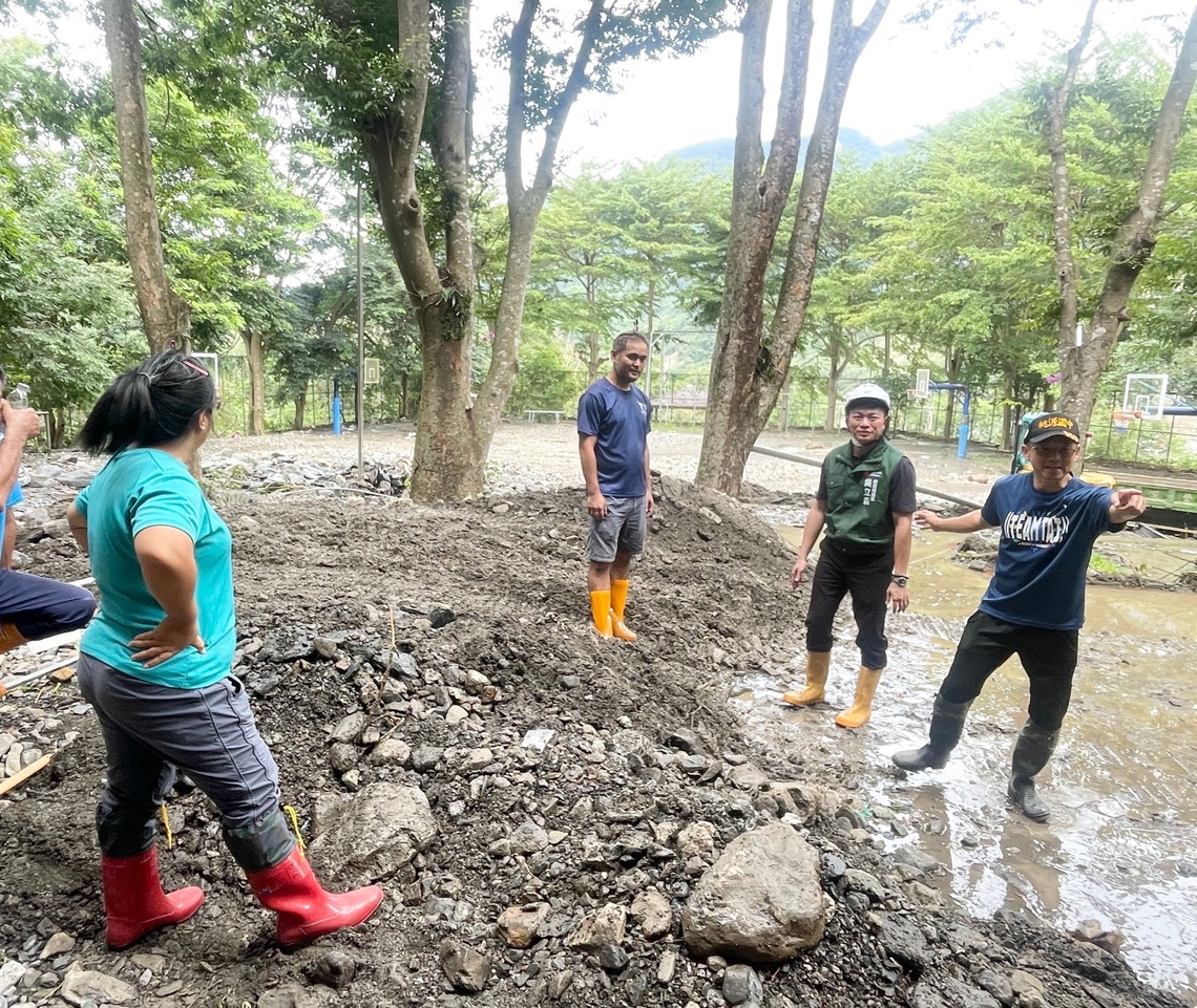 漾新聞|凱米颱風土石流釀災校園成河道教室變土石山 教育局長吳立森桃源國中勘災喻盡早復原