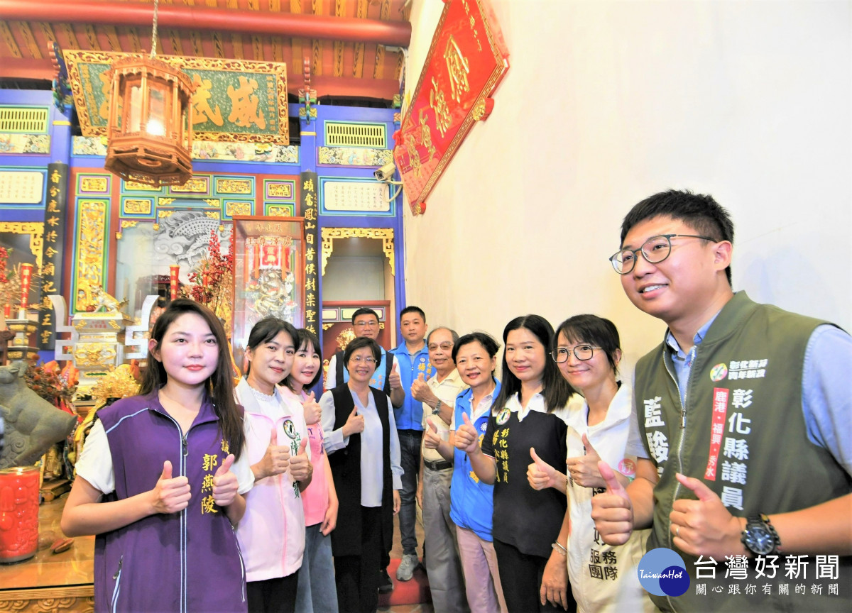 鳳山寺重修圓竣揭匾。圖/記者鄧富珍攝