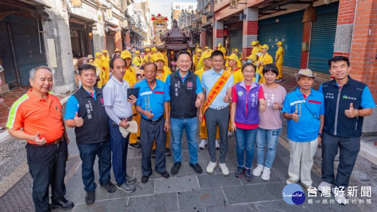 蘇副市長和與會貴賓合影。<br /><br /> <br /><br />
