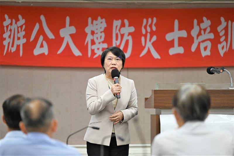 內政部長劉世芳29日出席中央聯合辦公大樓防災士培訓開訓典禮,受訪談高虹安停職停薪法源依據。內政部提供