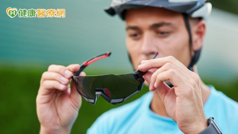 夏天豔陽眼睛忘防曬，他險罹白內障！&nbsp;&nbsp;醫揭徵兆＆現行治療方式