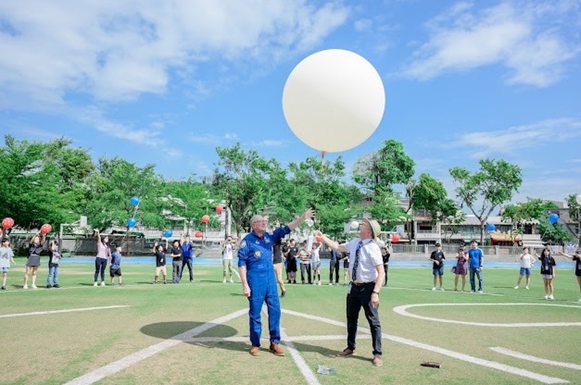 高雄美國學校全英語太空夏令營提供免費名額給高雄學子   邀請美國太空人授課製作衛星