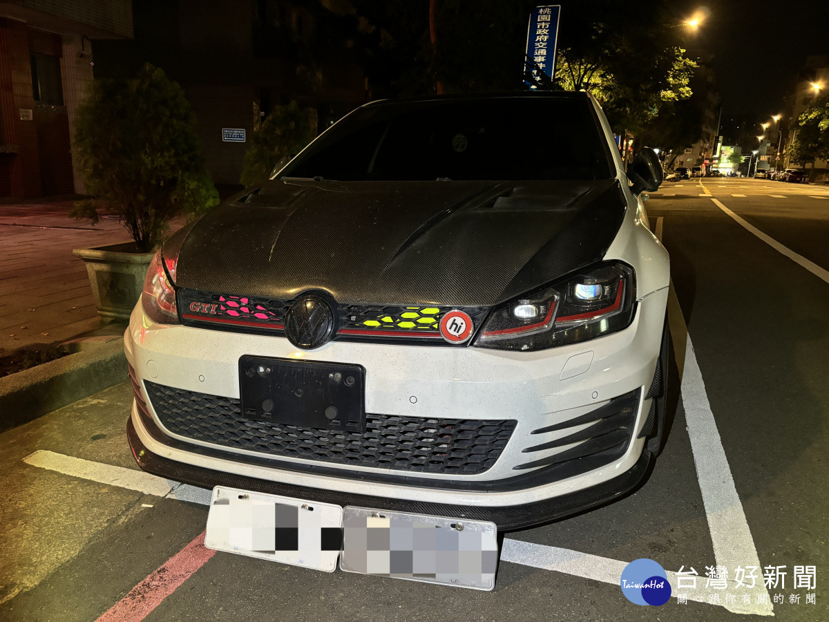 中壢警分局自強派出所迅速攔截偽造車牌車輛。
