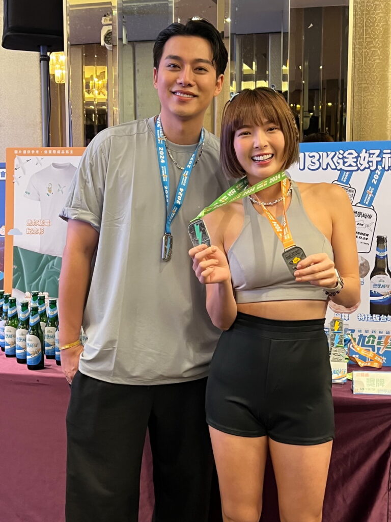 活動大使 李唯楓(左)、黃沐妍邀請大家一起體驗七股,跑出健康。圖/好幀行銷提供