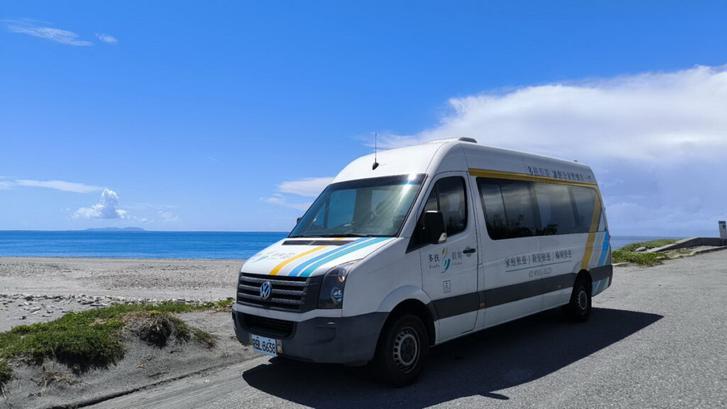 多扶假期 無障礙旅遊專車帶銀髮家族遊花東