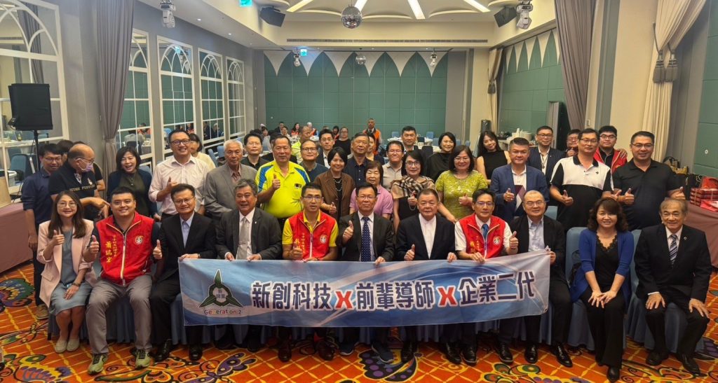 新竹市創新創業協會與拿督丁重誠大合照。（圖/記者黃溎芬攝）