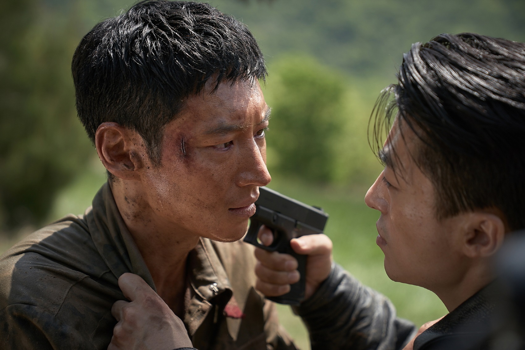 《絕地逃生》由具教煥(右)與李帝勳共演。圖/車庫娛樂提供