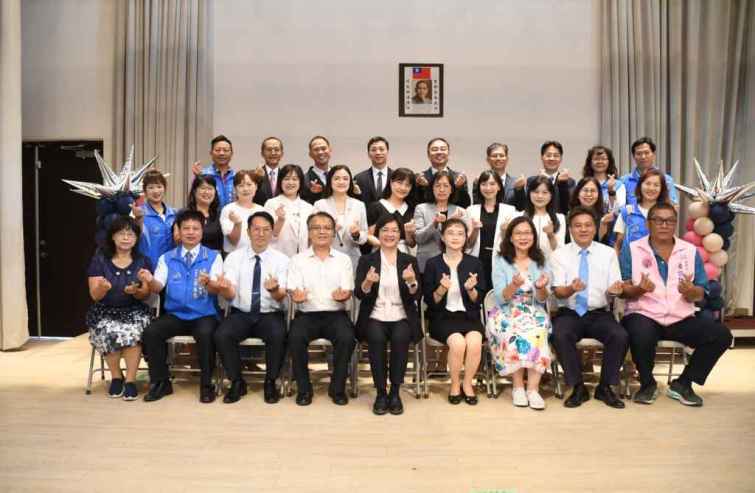 ▲新任校長合影。（記者林明佑翻攝）