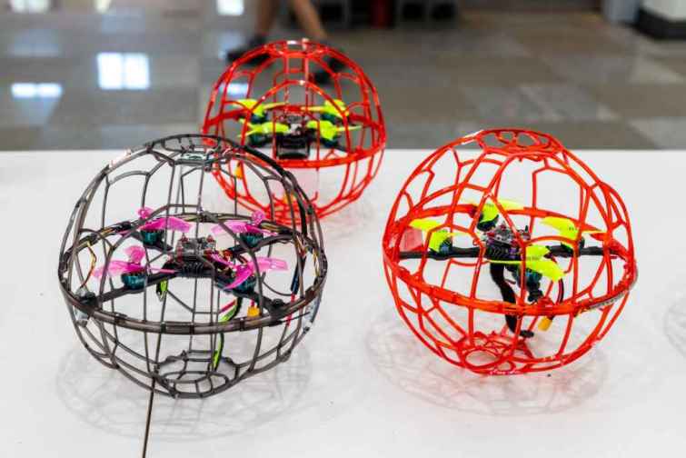 ▲時下最新最夯的無人機足球（Drone Soccer）。（嘉義縣政府提供）