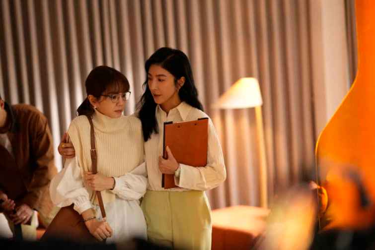 ▲劇中Ella陳嘉樺因為性生活不如意,為挽救婚姻求助於性治療師楊謹華。(壹壹影業提供)