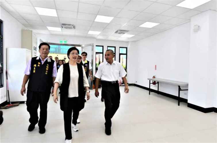 ▲彰化縣長王惠美表示，公私協力，共同來促成這個喜事，該中心斥資739萬元興建，由縣府、鄉公所及地方人士共同捐助，歷經不到一年的時間，如期如質，完工啟用，提供鄉親更優質、舒適的環境。（彰化縣政府提供）