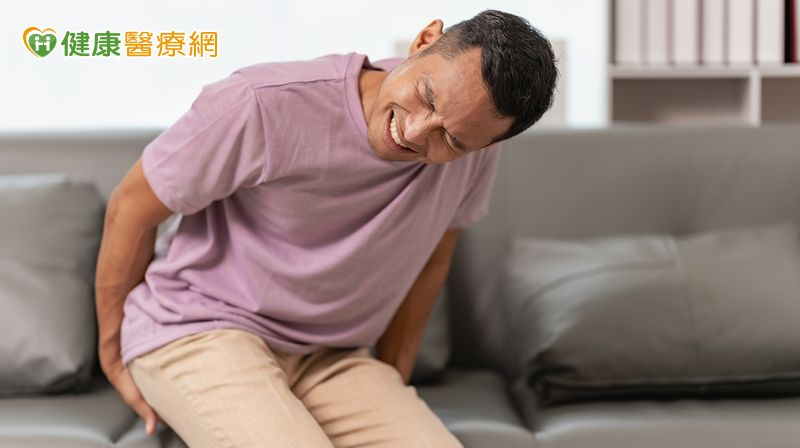 20歲男「排便滿是血漬」　竟是1舉動誘發痔瘡惹禍