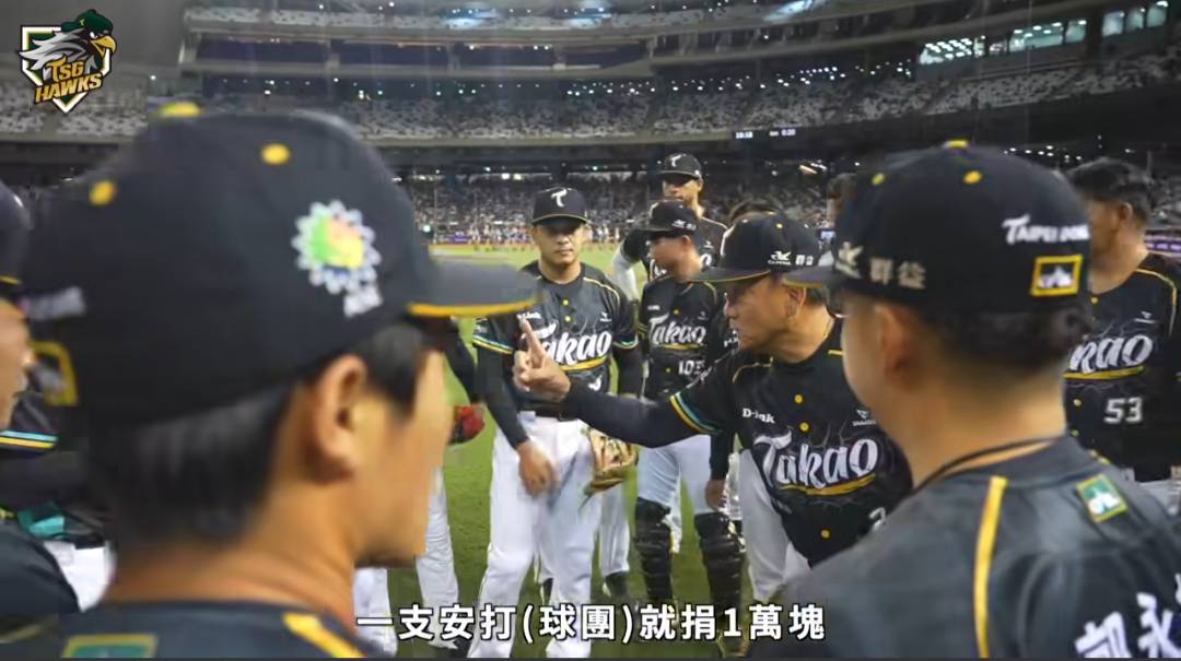 可能是 4 個人和文字的圖像