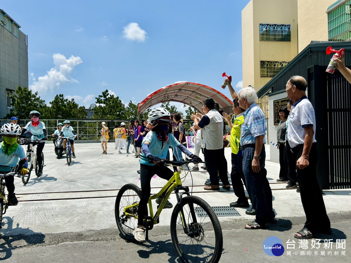 嘉義市修緣育幼院「圓夢計畫:環島拼圖.我要去南投」今天啟程,13位院生挑戰自行車穿越南投的高山峻嶺/陳致愷翻攝