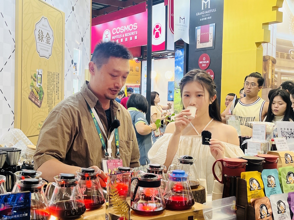 台灣美食展邁入第二天,嘉義五金行展館買氣旺