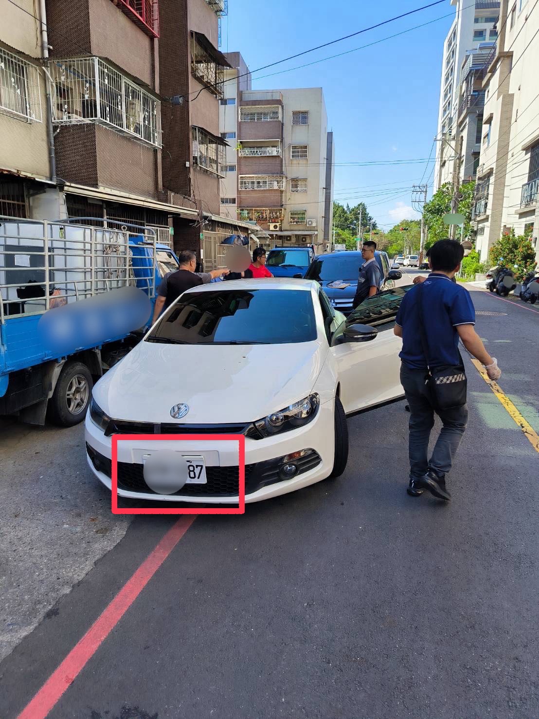 ▲吳姓男子涉嫌在蝦皮網站上網購客製化車牌，遭警方查獲。（圖／記者陳彥霖翻攝）