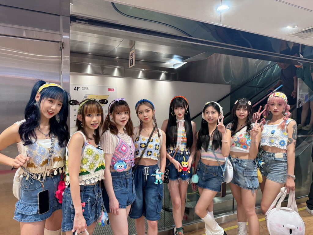 新世代人氣 TOH女團成員艾芙霓、芽比、炫娜、若菈、煦然、晨心、安紫杏、星采共所組成。