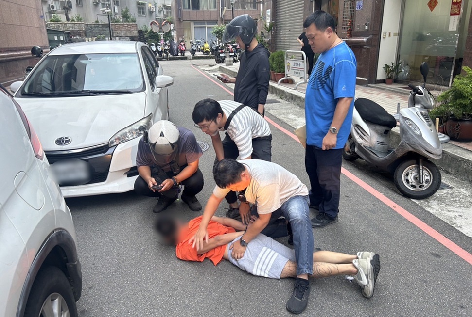 ▲圖說:蕭女遭假冒的吳淡如投資集團詐騙400萬後,與警方合作緝獲面交車手 (圖/台中市政府 提供)