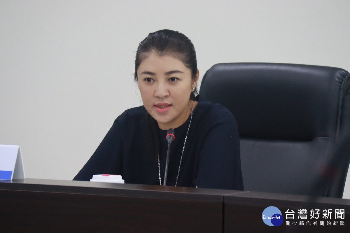 許縣長指示災後重建工作加緊腳步。（記者扶小萍攝）