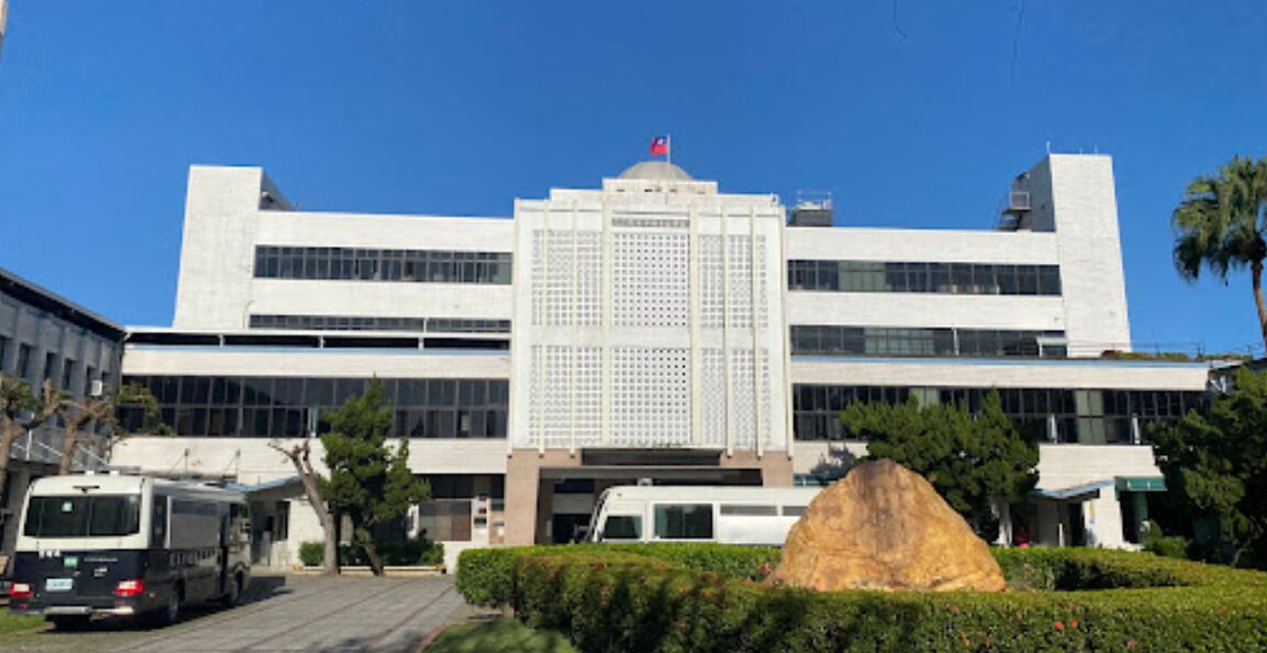 校長參加女老師家屬告別式 下一秒豬哥原形畢露 218 校長參加女老師家屬告別式 下一秒豬哥原形畢露 217