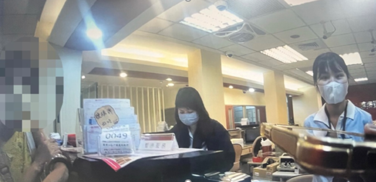 員警向詐騙人員回撥電話,紀女驚覺受騙。(記者薛秀蓮翻攝)
