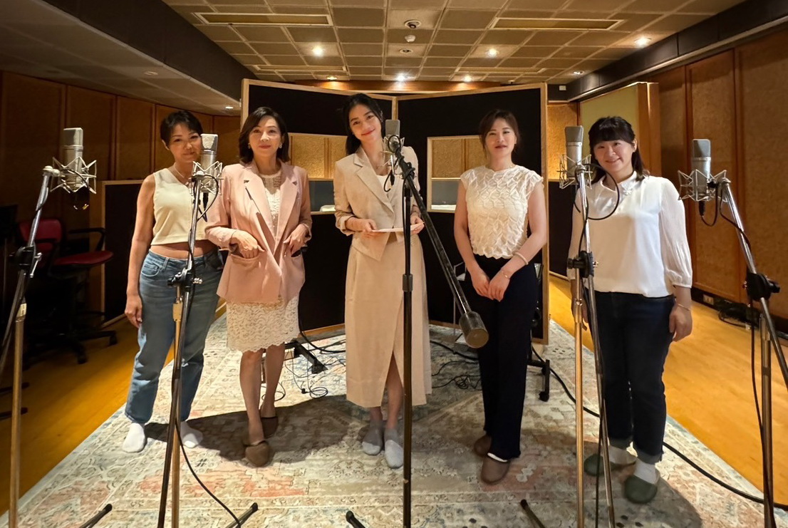 由一群媒體人發心創立的YouTube「自在聽佛經佛曲」頻道,趕在農曆七月「鬼門開」前上線台語歌手麗蓉(絨)等人錄製的佛曲。(圖/王皖佳提供)