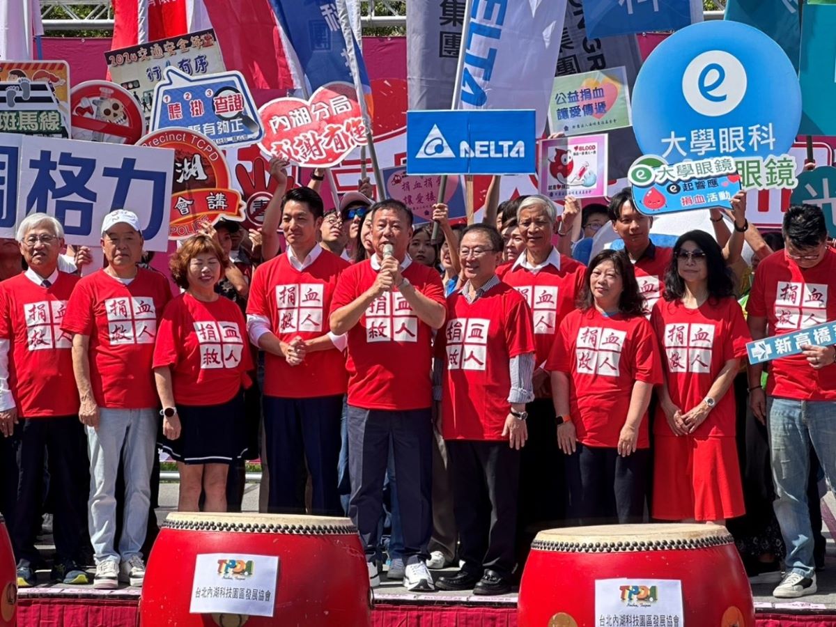 內湖分局與內科各企業大合照。(記者薛秀蓮翻攝)