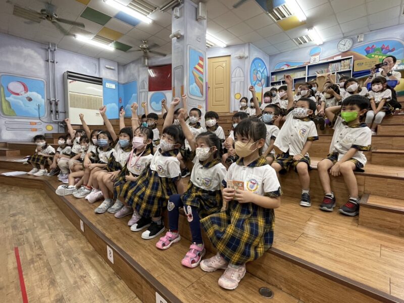 臺中郵局舉辦「郵go愛爸爸」明信片書寫活動