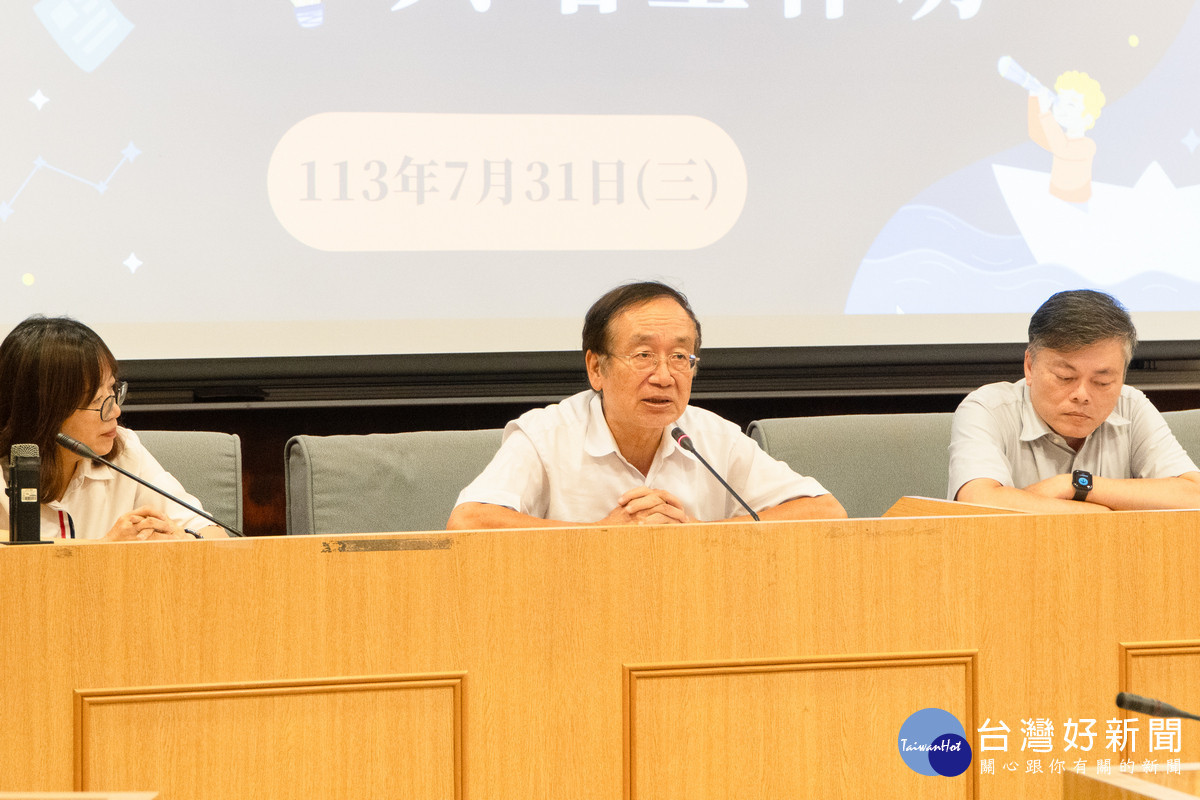 :前考選部李隆盛次長讚許產學共構充分融入科技化國際化內涵。(圖/暨大提供)