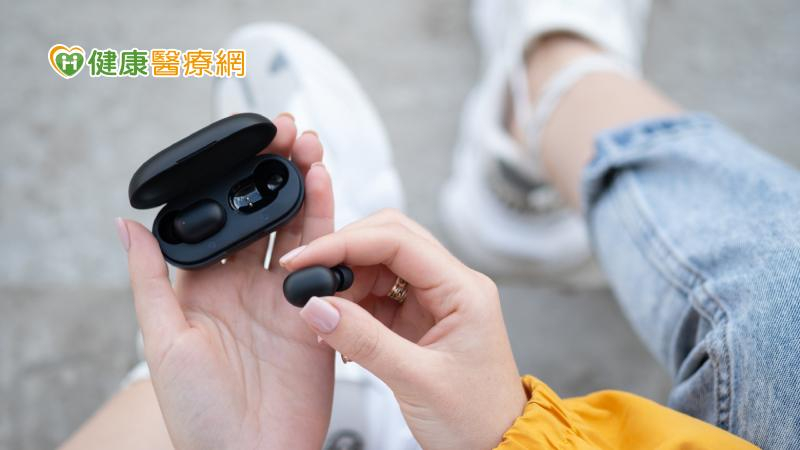 降噪耳機能保護耳朵?醫曝仍有聽損風險 耳機使用別超過「這時間」