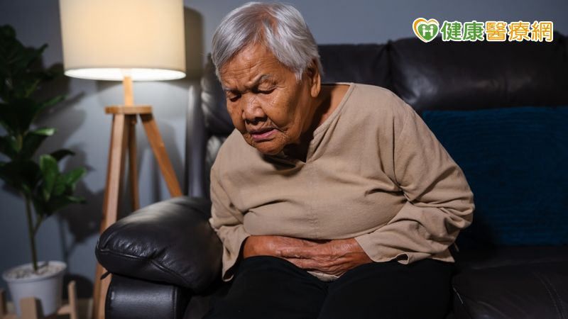 8旬嬤C肝、肝硬化治療改善，追蹤竟發現肝癌！　「緩和療法」降手術風險