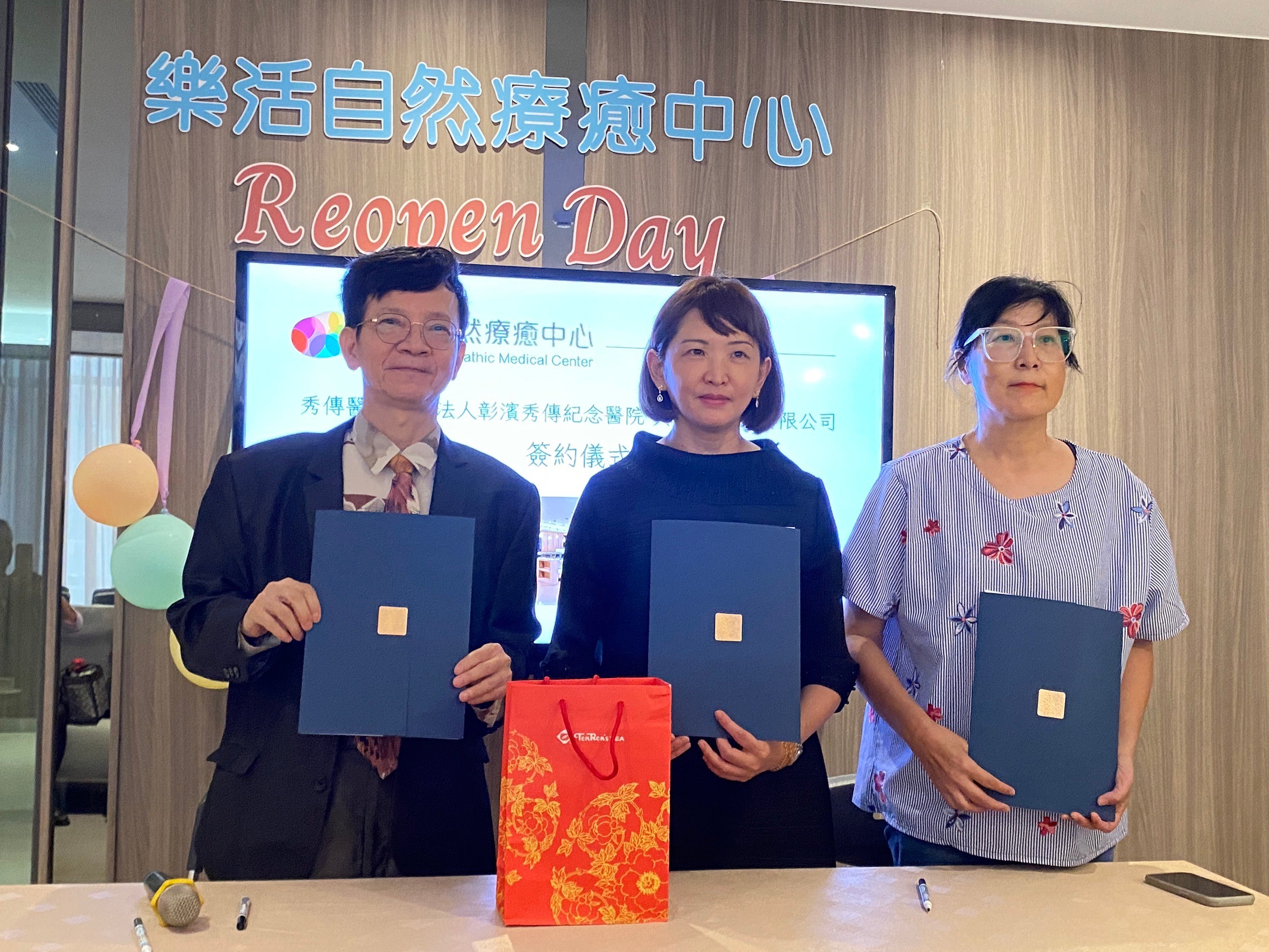 ▲彰濱秀傳健康園區「樂活自然療癒中心」全新登場，安排頌缽音療、手作精油蠟燭、EECP(體外反搏治療)等療癒體驗。（記者張溎壕攝）