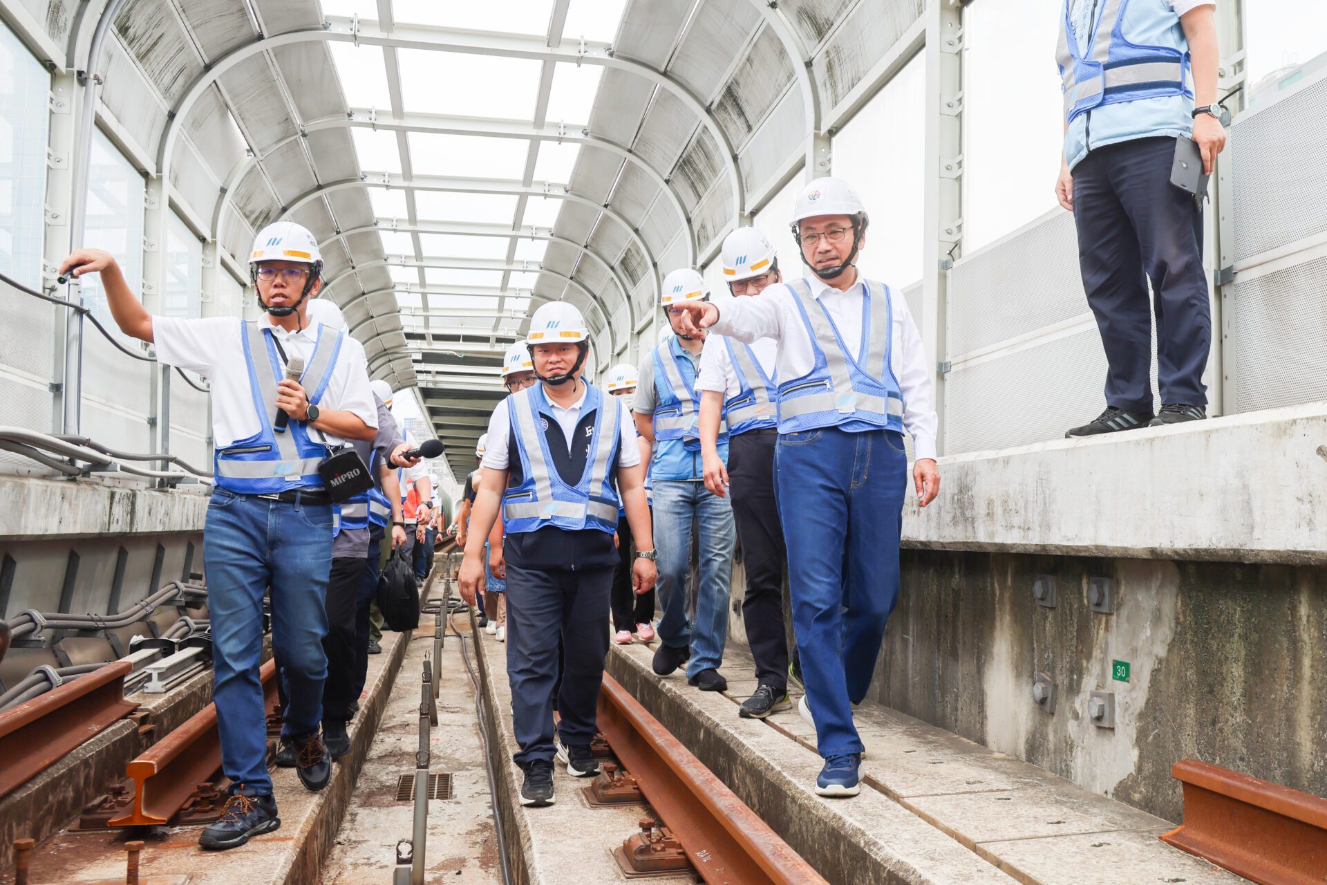 侯友宜視察捷運環狀線復原工程 力拚今年底全線復駛