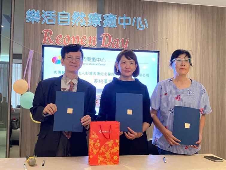 ▲秀傳樂活自然療癒中心與翊盛與精準生技公司簽訂合作備忘錄。（彰濱秀傳醫院提供）