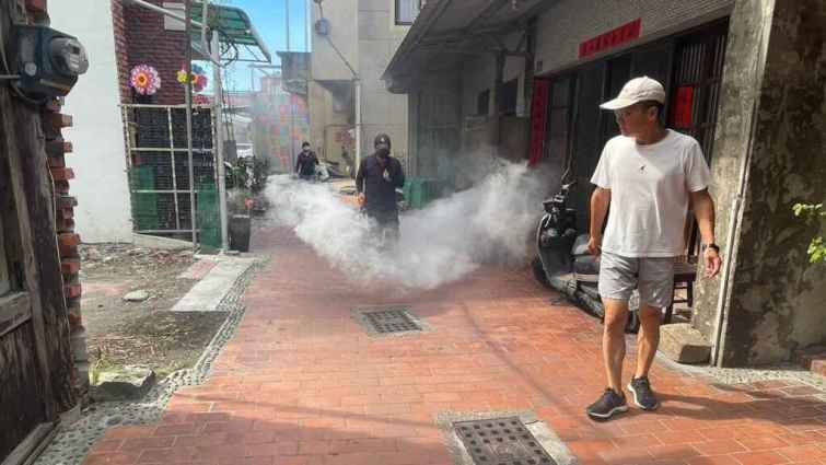 ▲凱米颱風肆虐彰化多處淹積水，沃旭能源展現企業社會責任，積極投入災後重建工作，調度外縣市清潔公司，針對鹿港老街、塭仔漁港等重點淹水區域進行全方位的清潔、消毒及環境整理。（記者林明佑翻攝）
