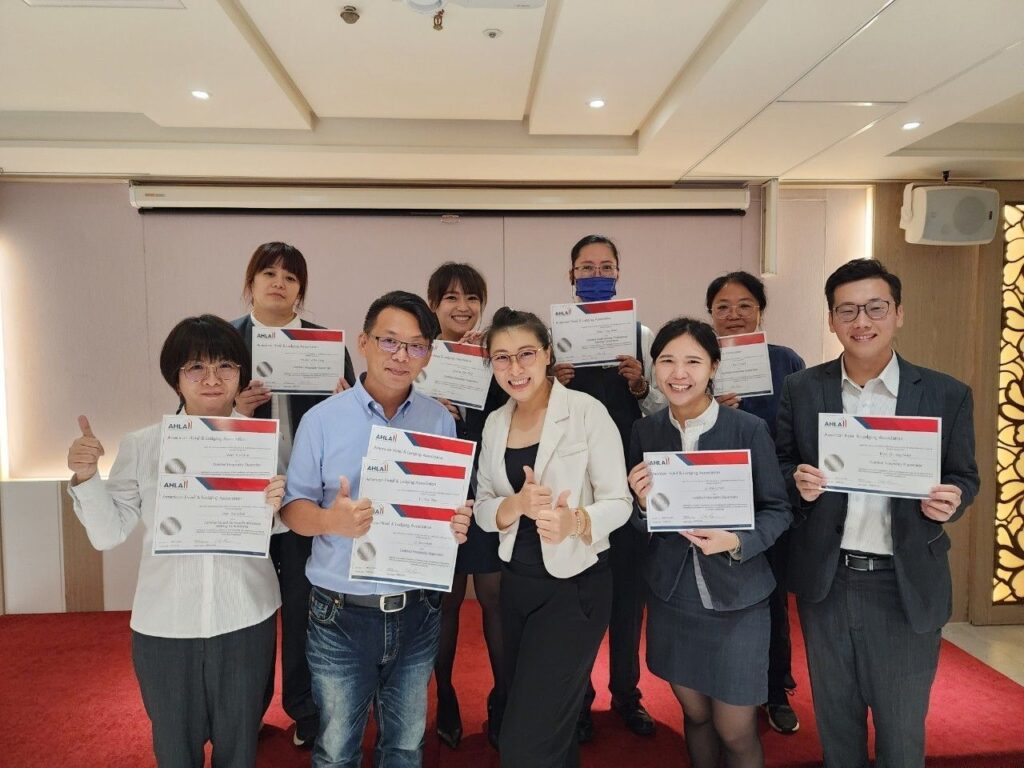享沐時光莊園渡假酒店共有10位主管在公司培訓計畫中成功考取了美國飯店業協會國際證照。(圖文/享沐時光莊園渡假酒店提供)