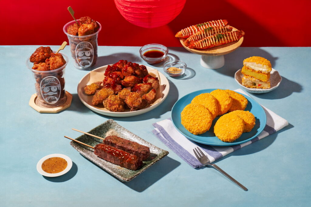 DON DON DONKI嚴選夏日祭典人氣熟食，讓人彷彿置身日本街頭小吃攤，體驗地道的風味