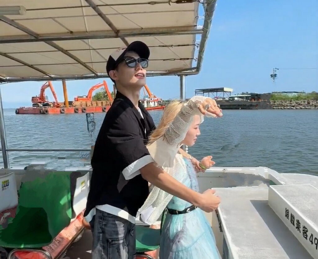 立杰與粉絲搞笑重鐵達尼經典畫面