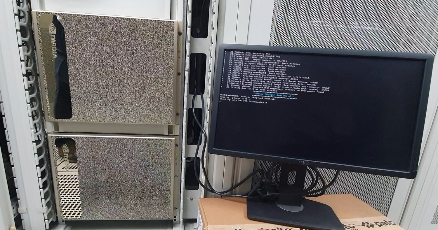 陽明交大啟用AI高速運算平台,包含40片GPU,提升AI研究實力與國際競爭力。(圖/記者林照東翻攝)