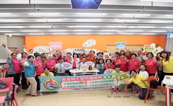 長輩遊故宮兼顧健康    縣長翁章梁：互動減緩退化