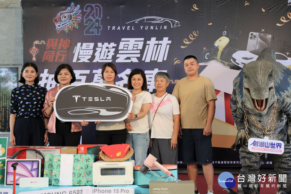 雲林縣府今天舉行百萬名車特斯拉幸運得主交車儀式／翻攝照片