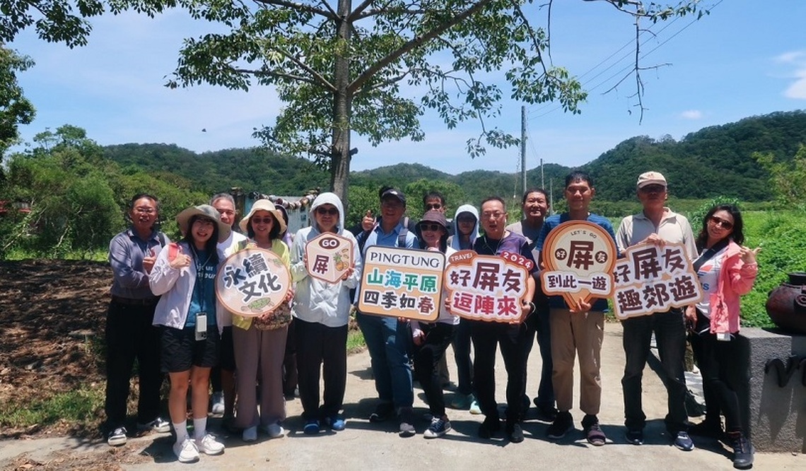 十年前屏東牡丹東源湖好美  遊客懂得欣賞自然   不愛太多現在的人工改變